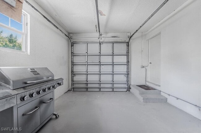 Building Photo - 1833 N Bahama Ave