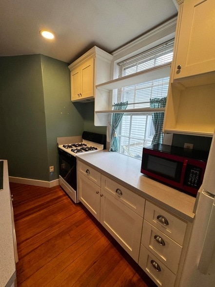 103 E Maple Ave