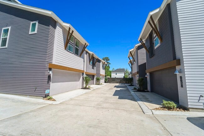 Building Photo - 864 Paul Quinn St