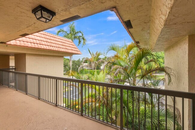 Photo - 200 Jacaranda Country Club Dr Unit 3c