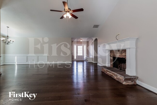 Photo - 114 Colonial Ct