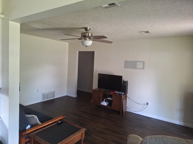 Photo - 2410 NW Norman Cir