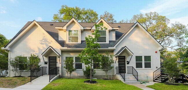 Photo - 8 Bedrooms 8 Baths Pre-leasing Now for 2027/2028!!!!