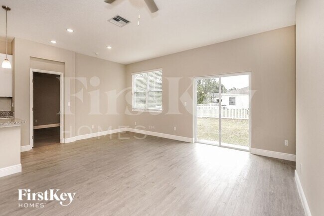 Photo - 674 Tobias St