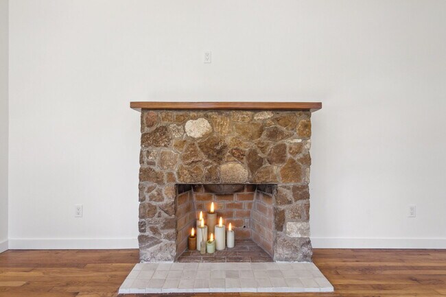 Photo - Modern 2-Bedroom Retreat in the Heart of F... Apartment