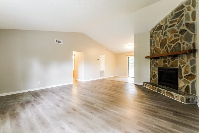 319 Knollwood Ln