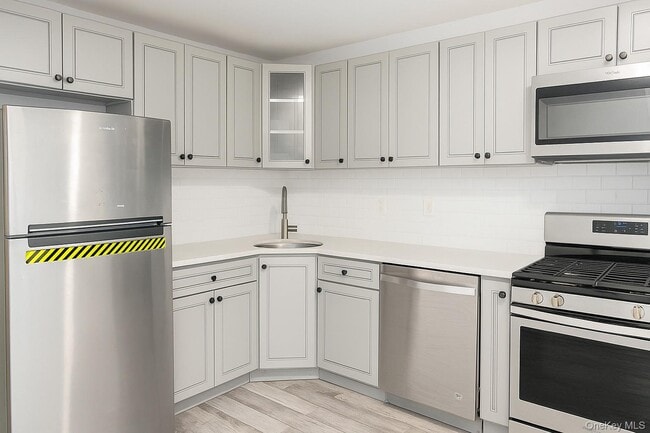 Building Photo - 987 Halsey St Unit 1