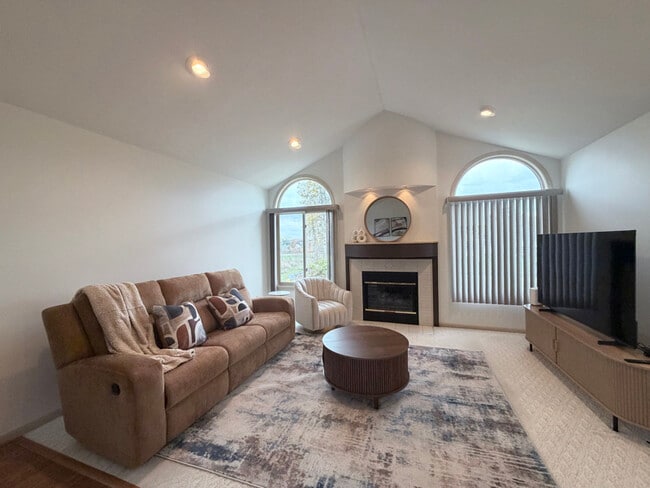 Building Photo - 4205 Brookcrest Dr SW