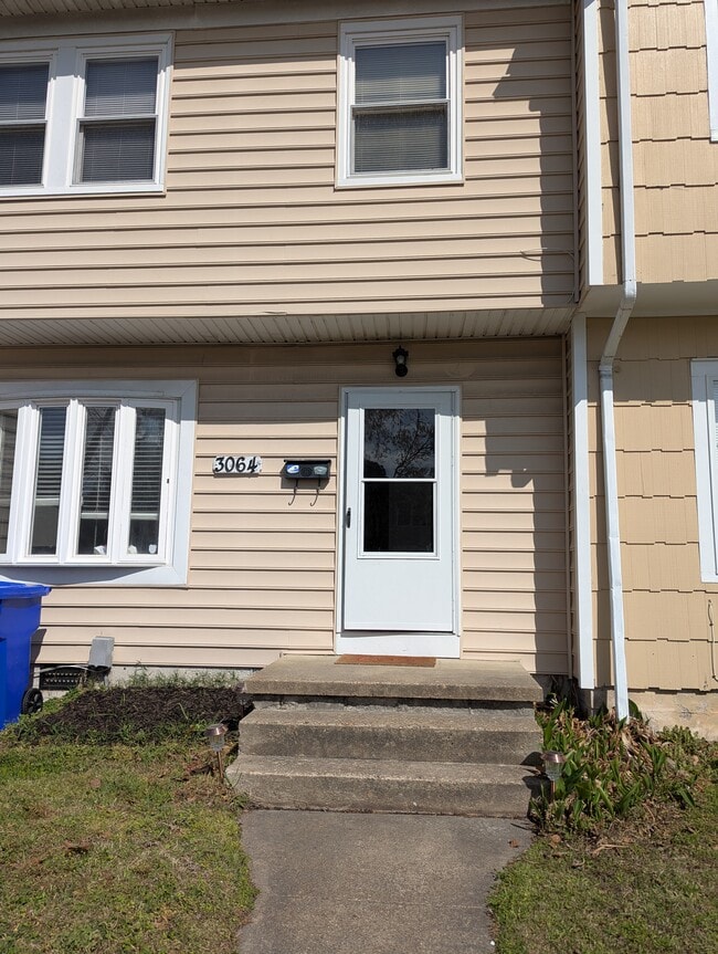 Building Photo - 3064 Comte Ct