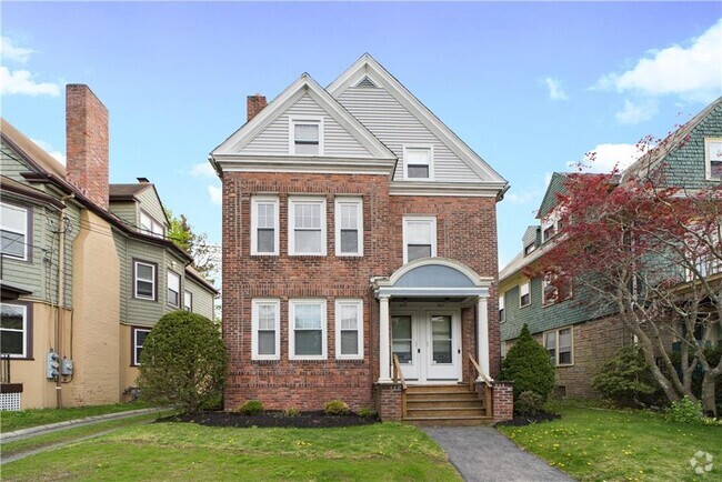 Building Photo - 167 Irving Ave Rental