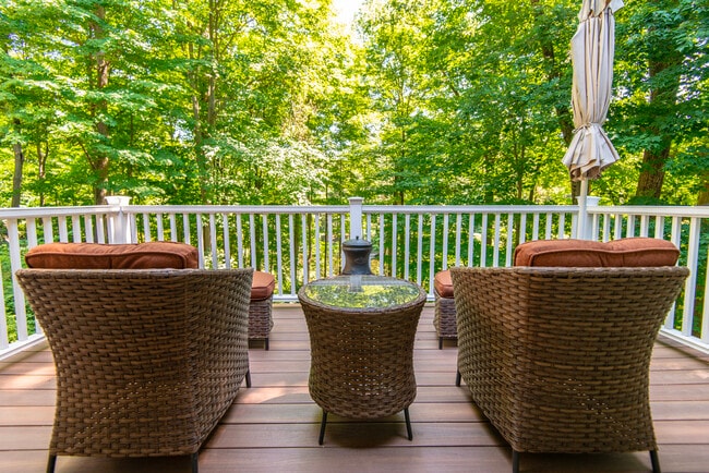 Photo - 172 Ponus Ave