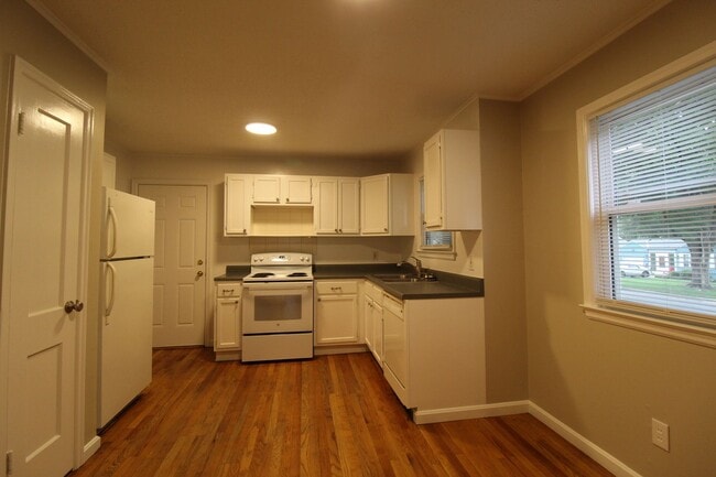 Photo - 2 Bedroom 1 Bath Home in Roeland Park.