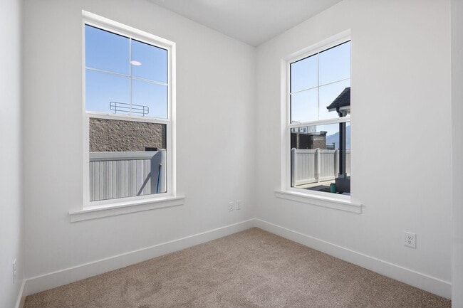 Photo - 384 Chadam Way