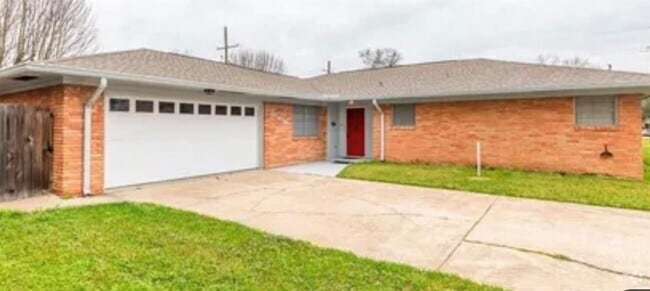 Building Photo - 1575 Longfellow Dr Rental