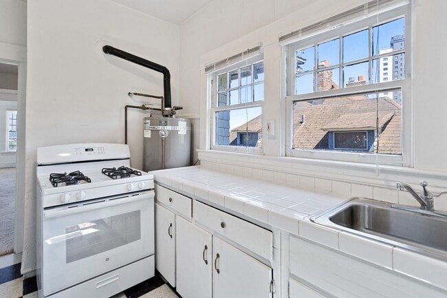 Photo - DON’T MISS OUT!!!! INCREDIBLE 3 BEDROOM Unit 807