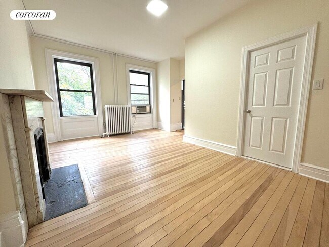 Photo - 331 W 18th St