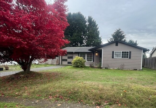 Building Photo - Charming home in a great neighborhood