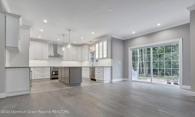 Photo - 349 Eastbourne Ave