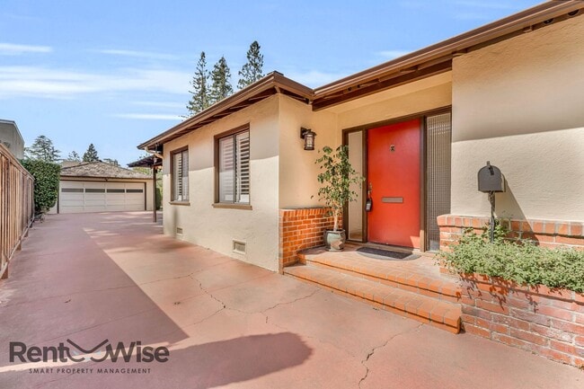 Photo - 1534 Whipple Ave