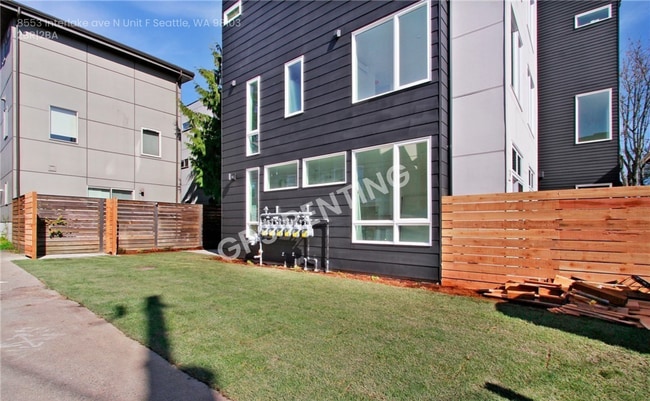Photo - 8553 Interlake Ave N