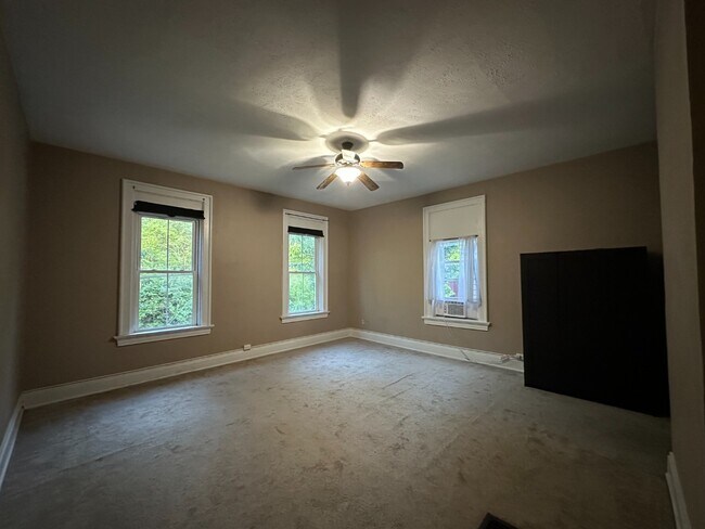 Spacious 5-Bed Home Near UC with In-Unit Laundry