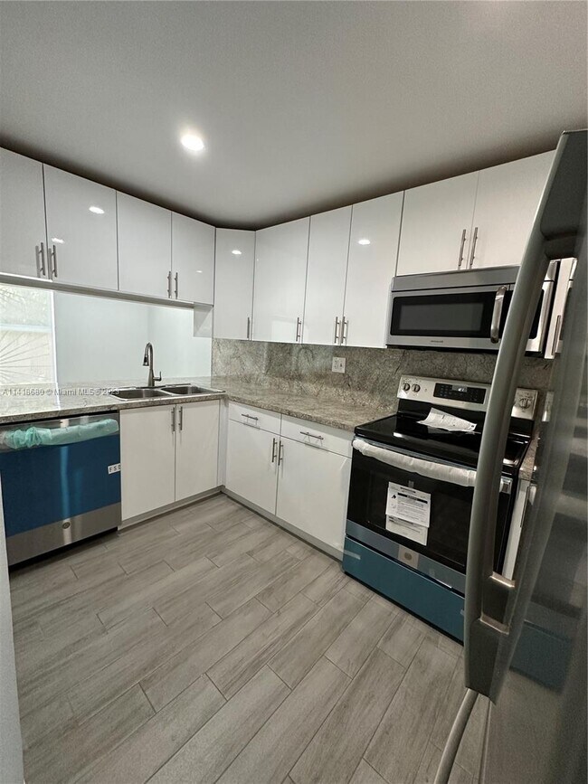 Photo - 2050 SW 122nd Ave