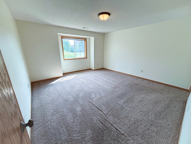 Photo - 5562 165th St E