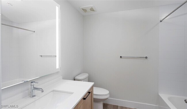 Building Photo - 22980 Vista Edera Cir Unit 3-207