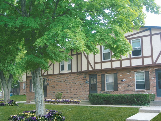 Crosscreek Apartments and Townhomes