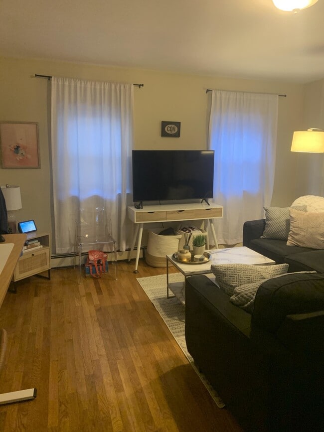 287 W 5th St Unit 1