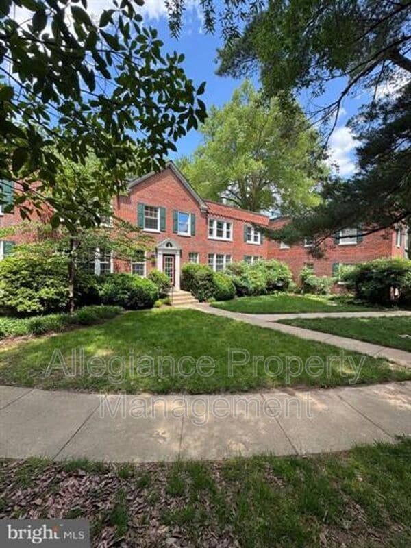Photo - 2011 Key Blvd House
