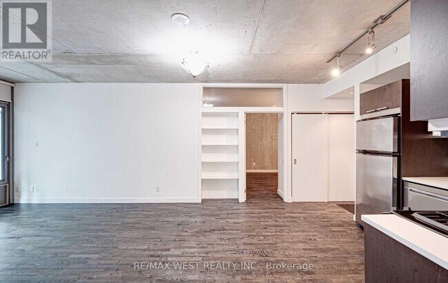 Photo - 25 Oxley St Unit 312