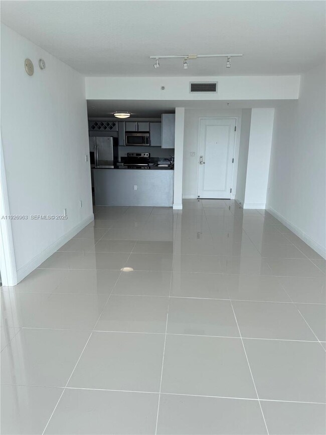 Photo - 1861 NW S River Dr Unidad 2010