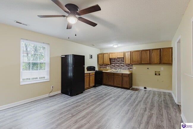 Photo - 150 Airview Dr