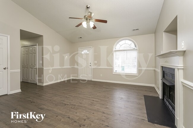 Photo - 940 Londonderry Dr