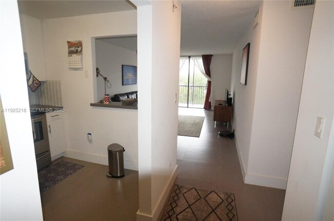 Photo - 16950 W Dixie Hwy Unit A439