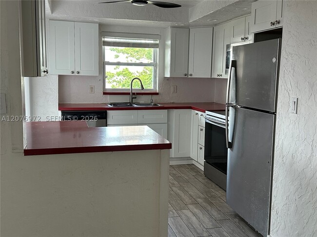 Building Photo - 180 NE 12th Ave Unit 17E