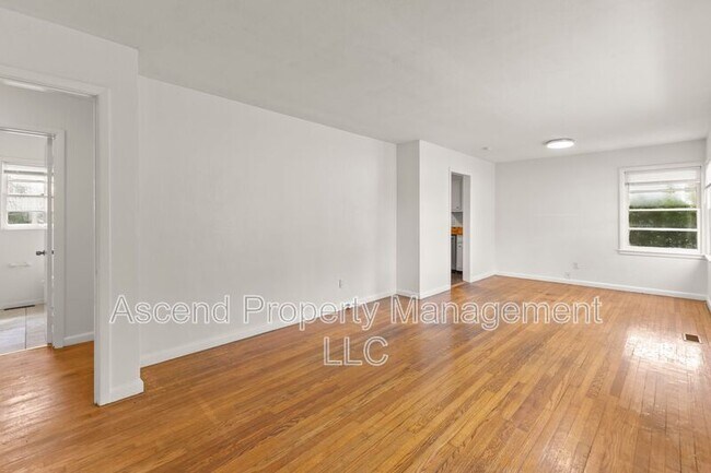 Photo - 5018 Golfview Dr