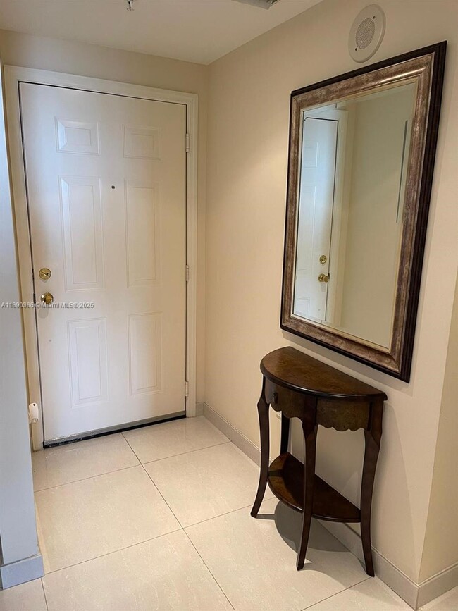Photo - 3500 Coral Wy Unidad 1403