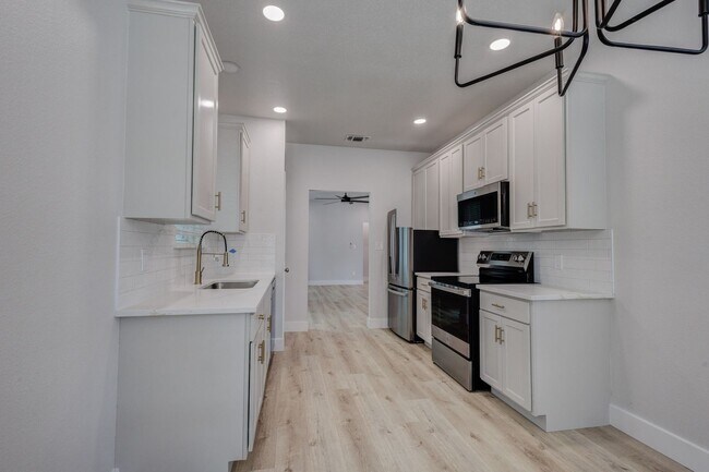 Photo - 3948 Overlake Dr