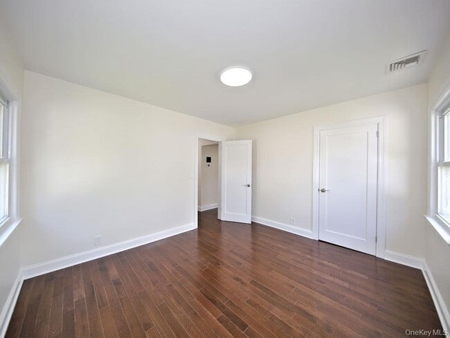 Photo - 139 Waverly Ave Unit 2nd Floor Right