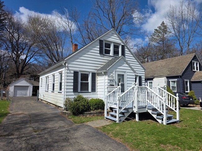 Building Photo - Cute 3 Bedroom Single Family Available Soon Greece Schools