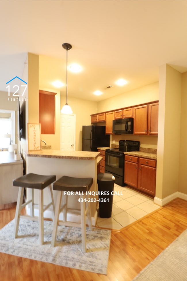 Photo - 3-Bedroom, 2-Bath with Pool Access, Private Patio & Walkable Dining! Unidad 201