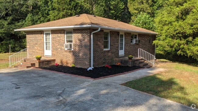 Building Photo - 105 Leona Dr Rental