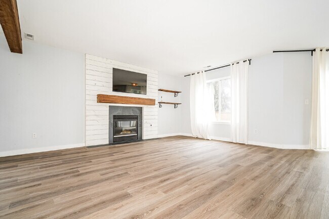 Photo - Updated 4 bedroom home in Devonshire neighborhood!