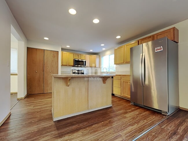 Photo - 809 Mac Ln SE