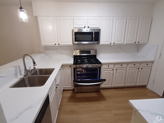 Building Photo - 33345 Navajo Trl Rental