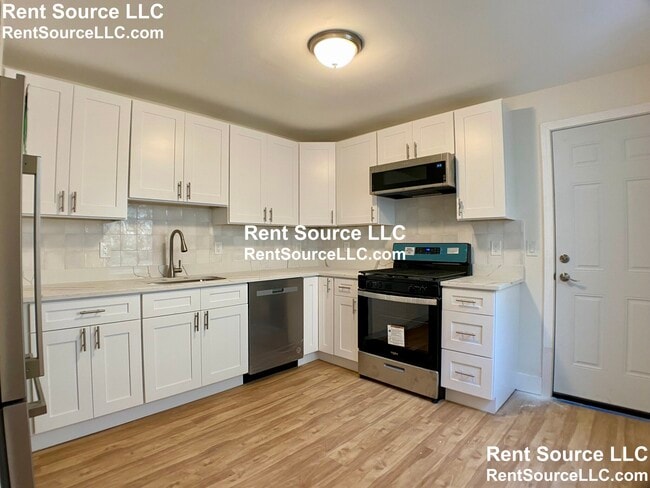 Building Photo - 69 Florence St Unit 69 Florence St., #3 Rental