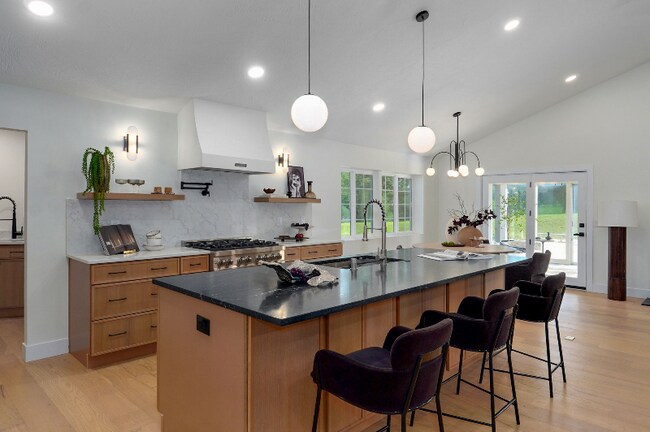 Photo - 5021 S Farm Rd 137