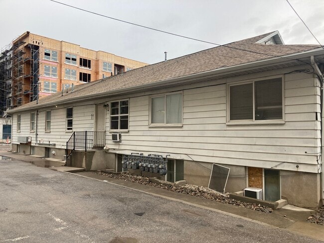 Photo - Cozy 1 Bedroom 1 Bathroom Apartment *Move ... Unit 12